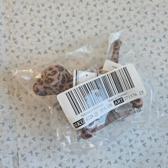 PINK DOG KEYCHAIN  By VICTORIA SECRET. - Picture 7 of 7